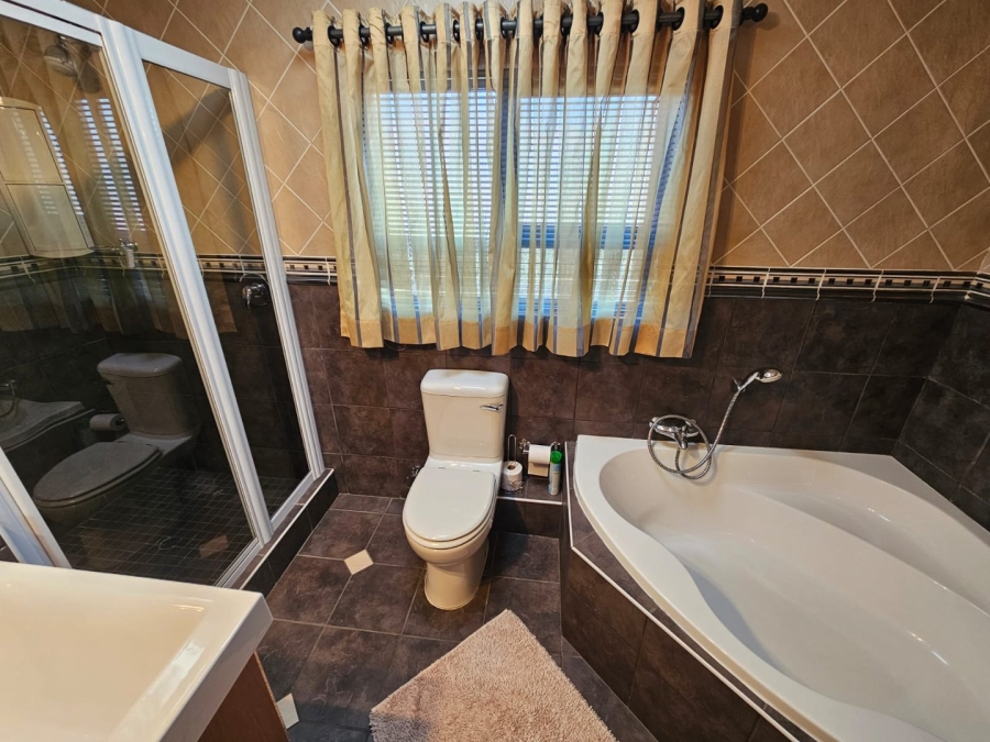 5 Bedroom Property for Sale in Vaalpark Free State